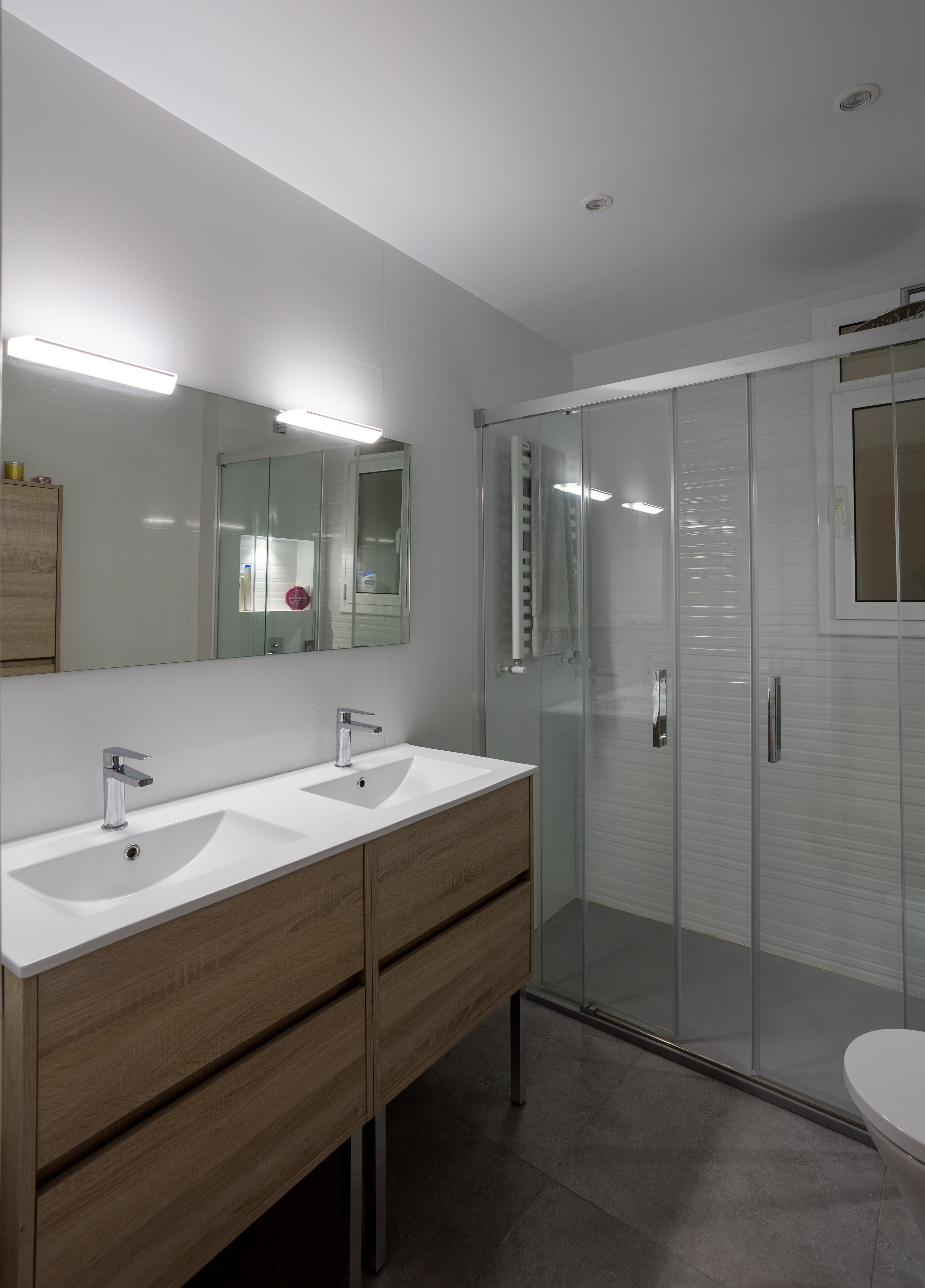 Baño contemporáneo